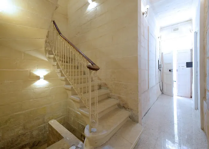 Lovely House Private By Vallettastay Hostel